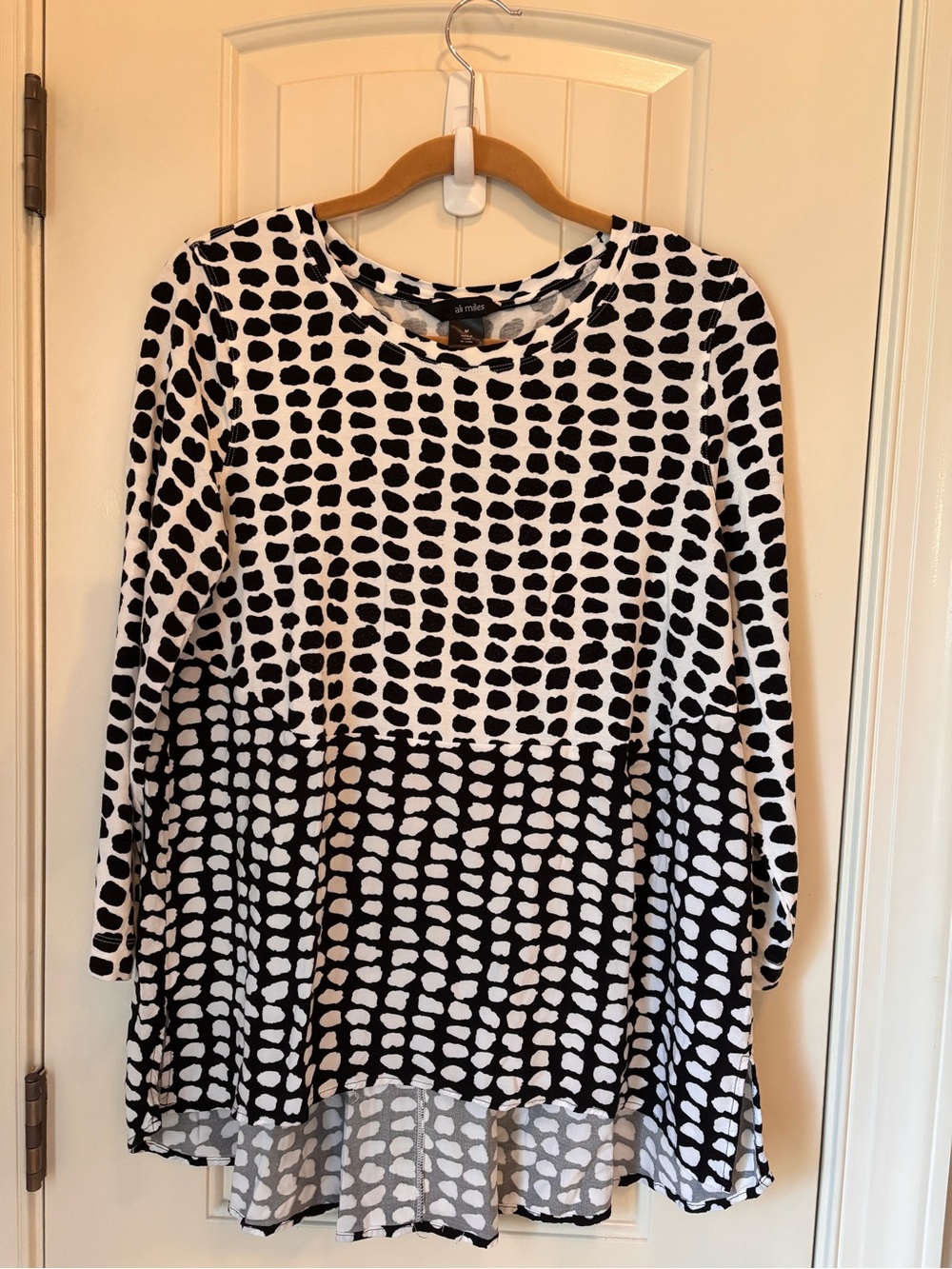 Ali miles Black & White Dot-Print Long Sleeve blouse women’s M